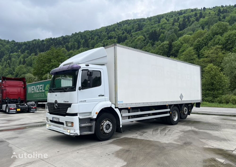 sunkvežimis furgonas Mercedes-Benz Mercedes-Benz Atego 2529 // 6x2 // Oś podnoszona // Analog tacho