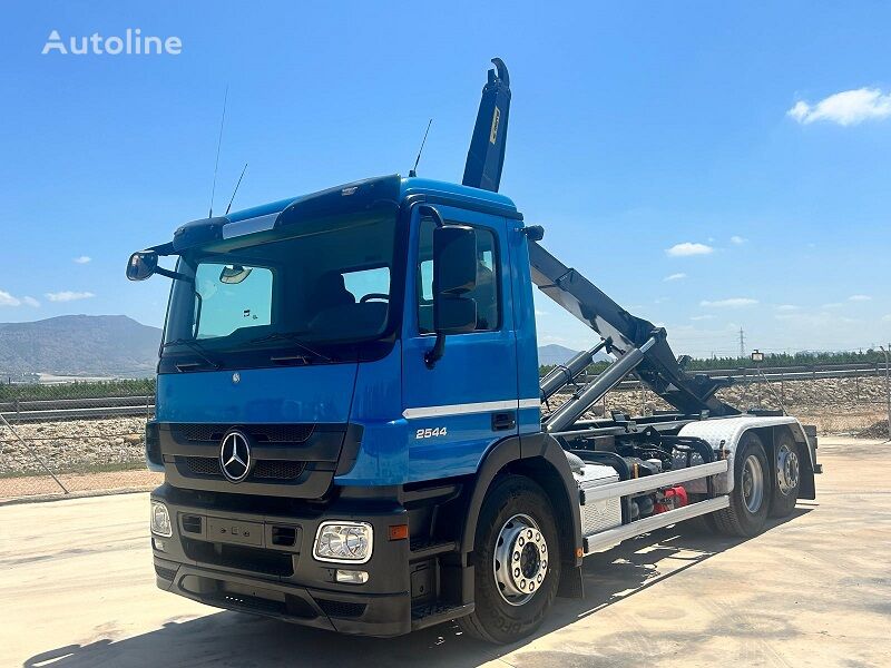 sunkvežimis su keliamuoju kabliu Mercedes-Benz ACTROS 2544