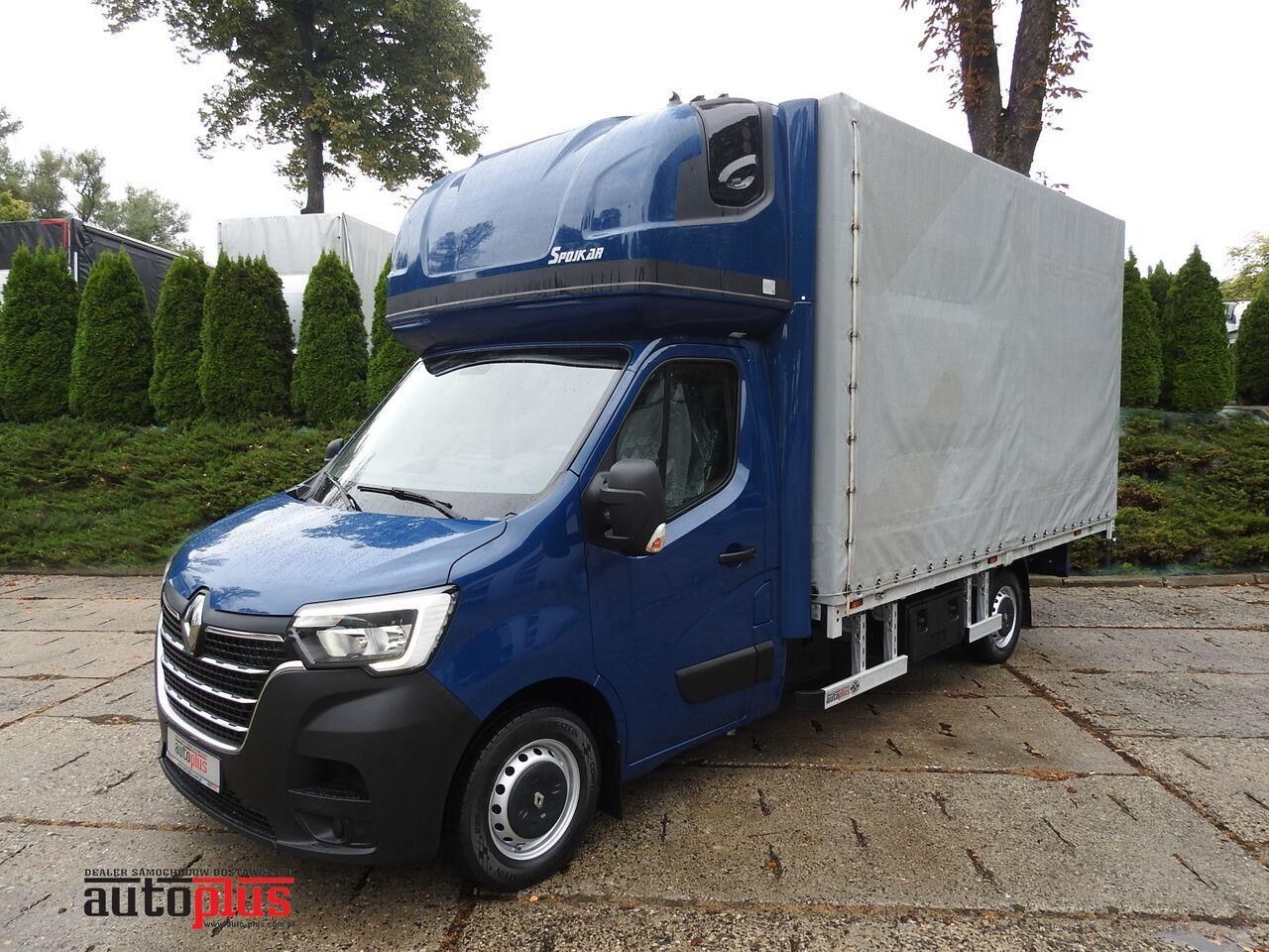 тентованный грузовик Renault MASTER PLANDEKA 8 PALET WEBASTO TEMPOMAT KLIMATYZACJA LEDY PNEUM